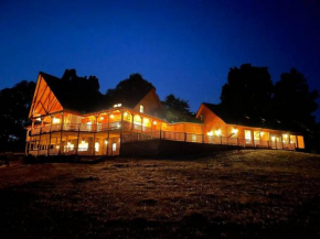 Hocking Hills Laikyns Lodge with Indoor pool